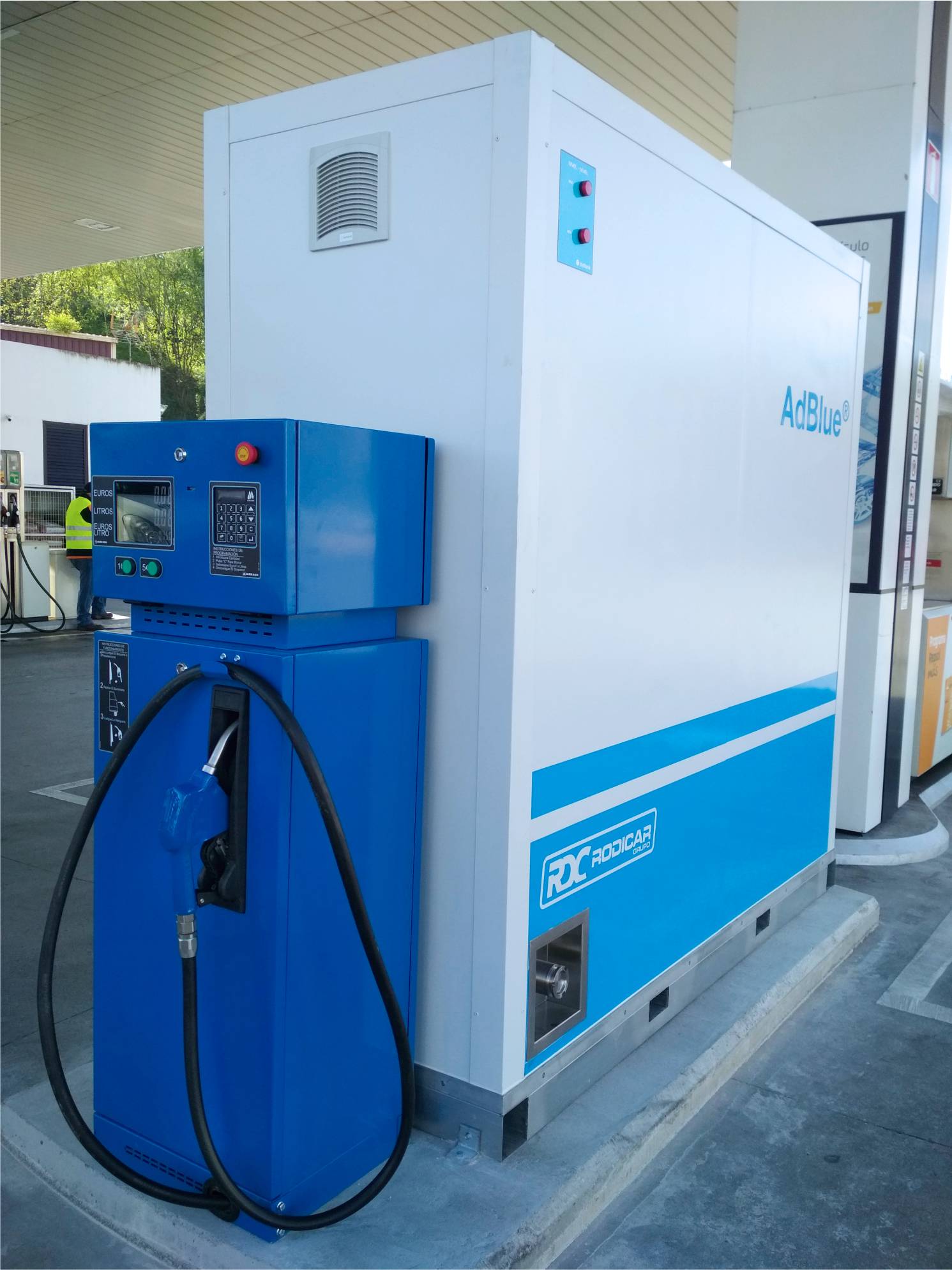 Surtidor de AdBlue en gasolinera